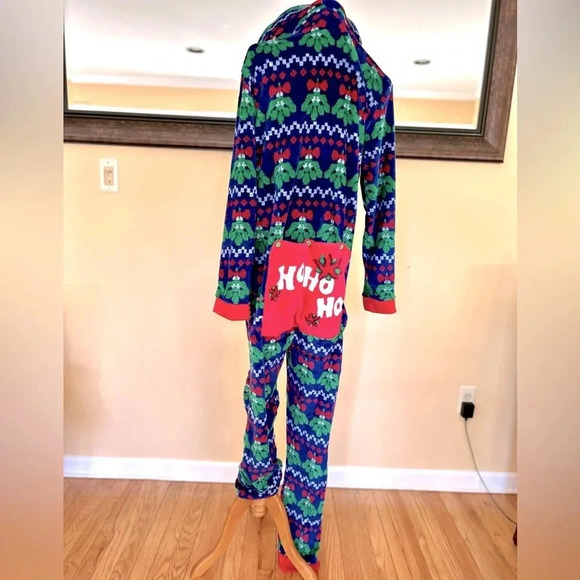 Holiday Time “Kiss Me” Mistle Toe Christmas Onsie - Picture 5 of 10